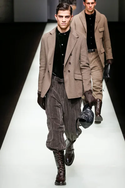 Look 17